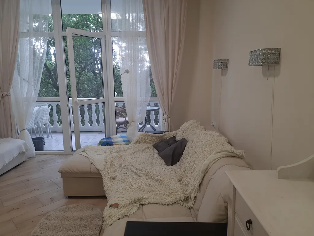 Уютная квартира на главной улице города близ моря