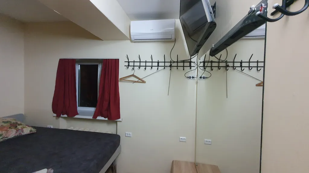 5 изолированных комнат и Зал