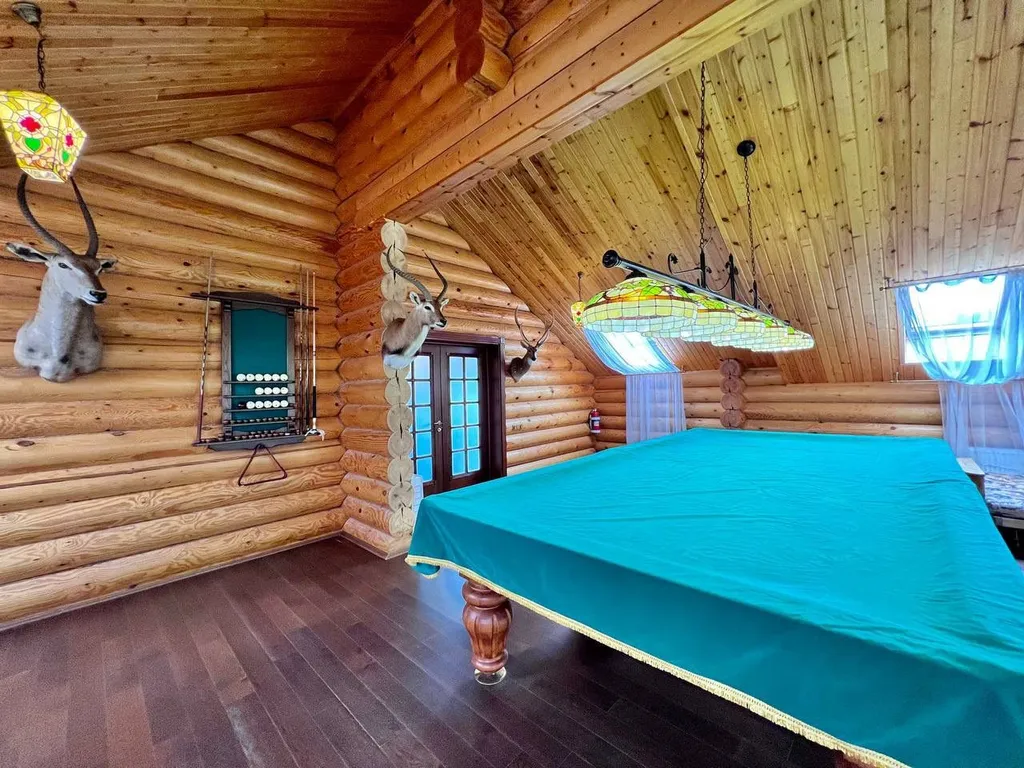 Коттедж с бассейном