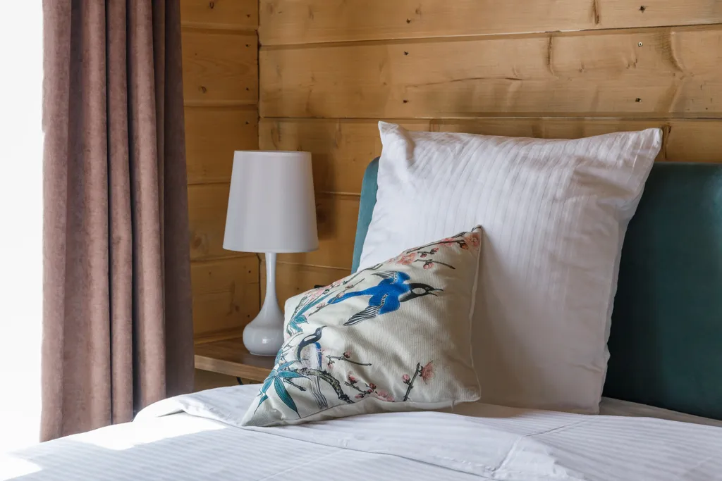 Уютный коттедж в лесу у пруда