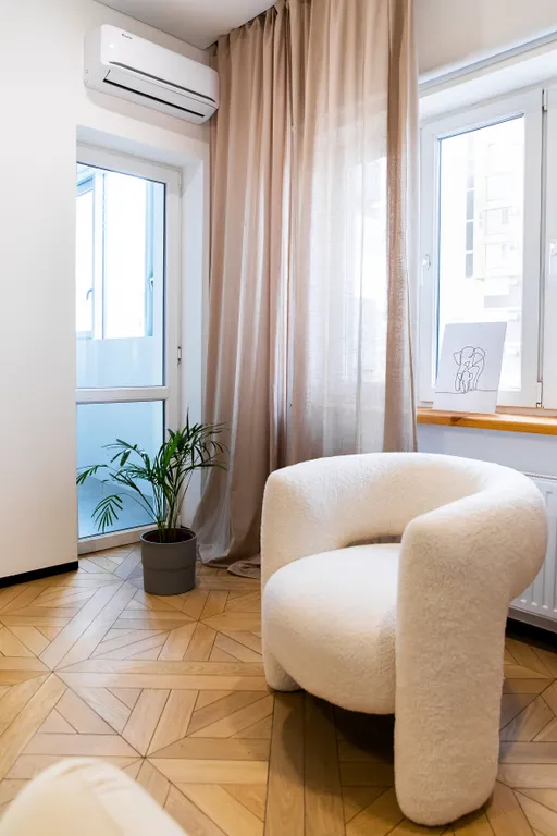 Стильная двухкомнатная квартира у моря