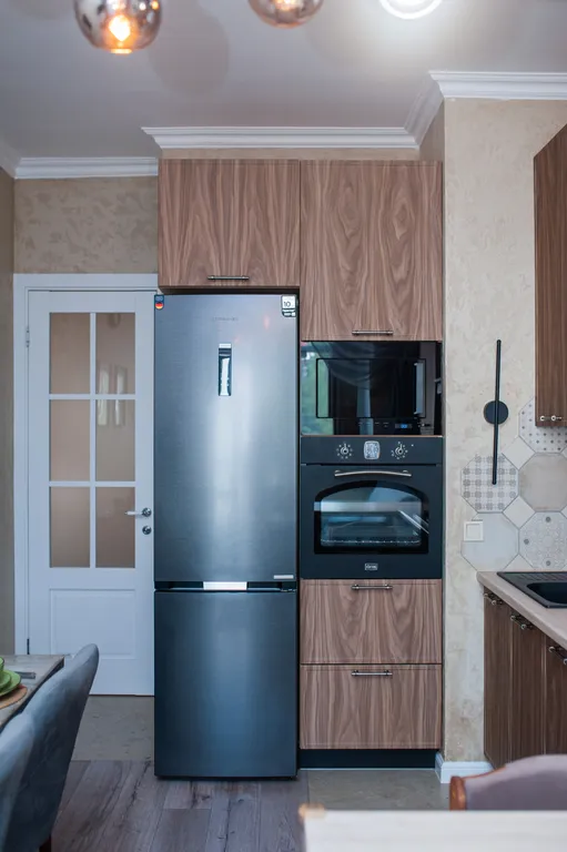 Двухэтажная квартира рядом с зимним лесом