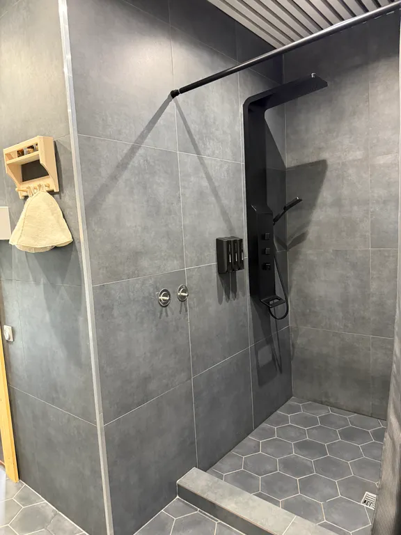 Paradise: Дом с тремя спальнями и сауной на озере