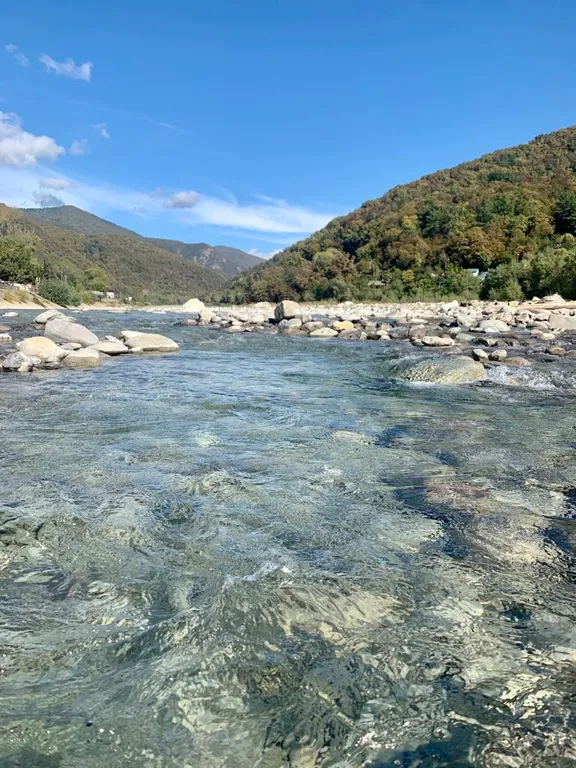 Двухсторонняя квартира с видом на реку Псезуапсе и видом на море