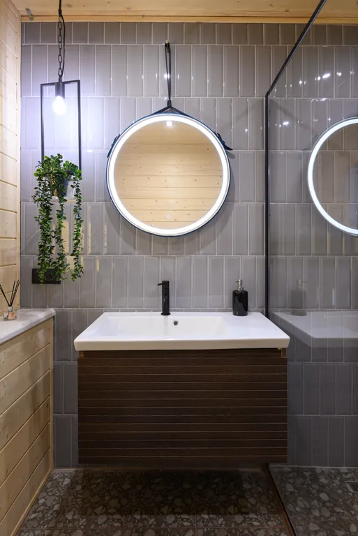 Дом с камином, баней и чаном в лесу у озера