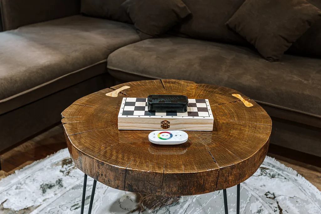 Коттедж с бассейном в лесу