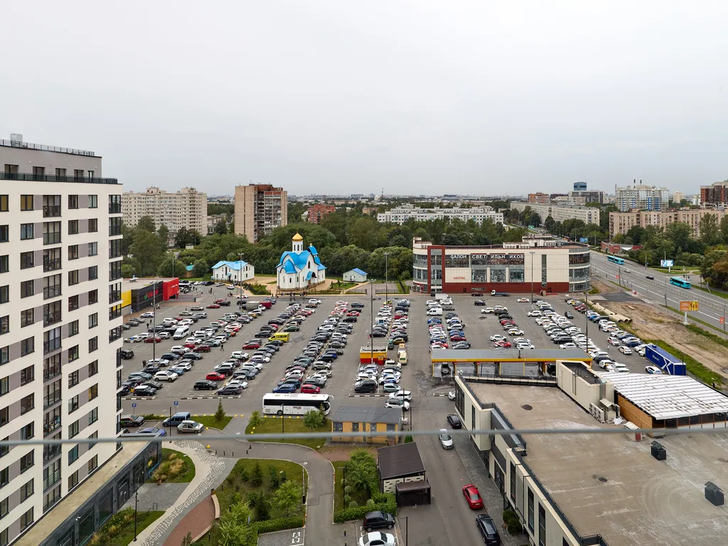 Красивый вид на город у метро