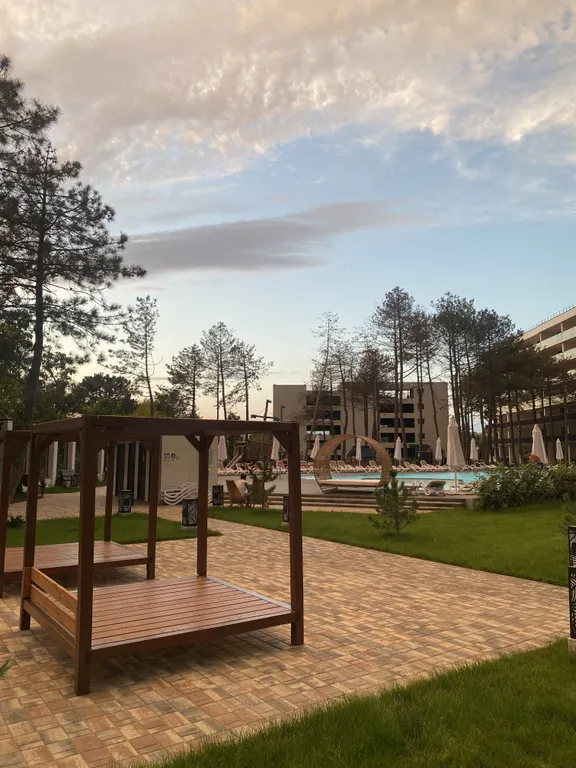 Апартаменты с бассейном на берегу моря