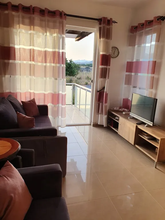 Уютная квартира на берегу моря с видом на горы