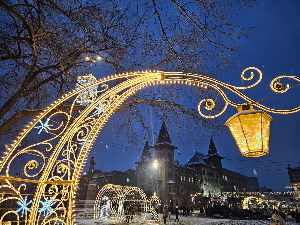 Элеганс в видом на Волгу и фонтаны, главная пешеходная улица