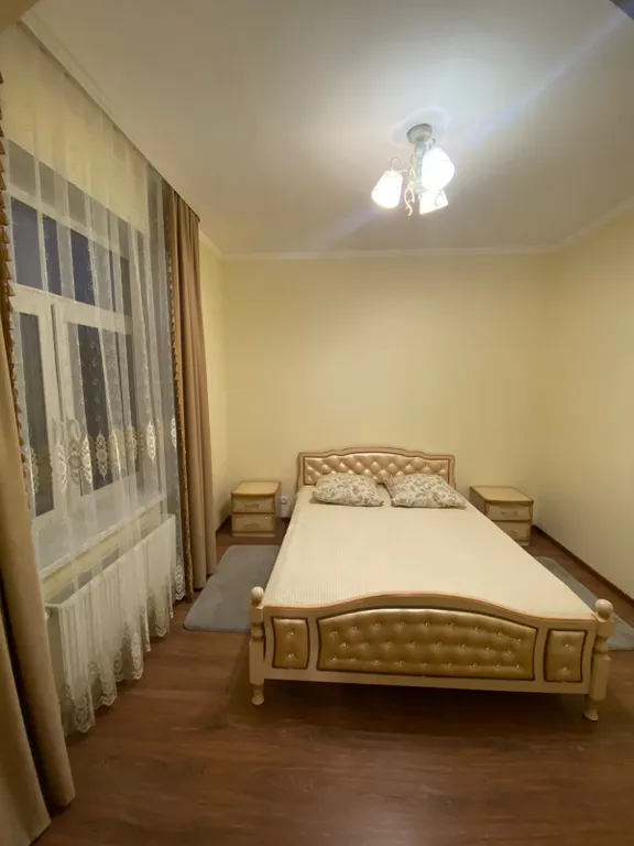 Трёхэтажный дом на берегу Волги