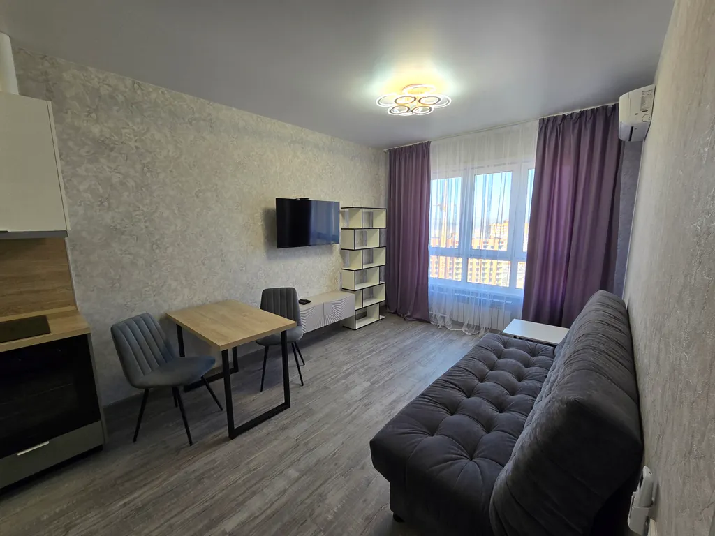 Новая полноценная квартира с балконом на Бульваре