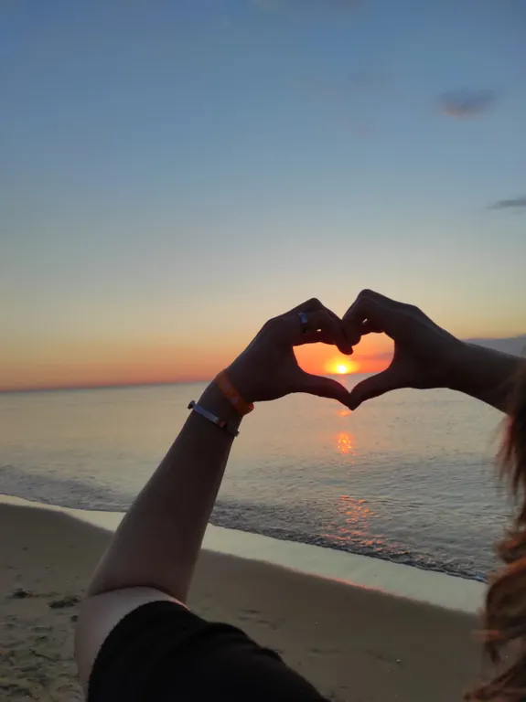 Дом из бруса на берегу моря с зоной барбекю и собственной парной