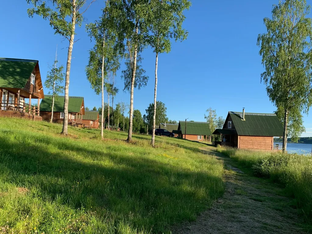 Коттедж Коттедж на берегу озера,рыбалка и отдых всей семьей! — Родионово