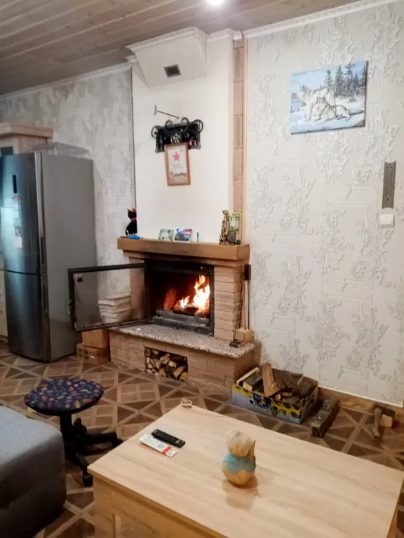 Уютный домик на берегу реки Кола