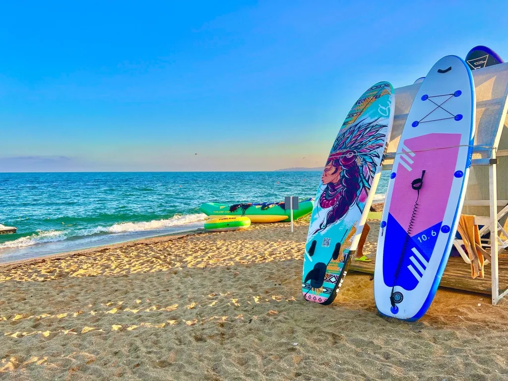 Уединенный трёхместный домик с queen size с собственным садом