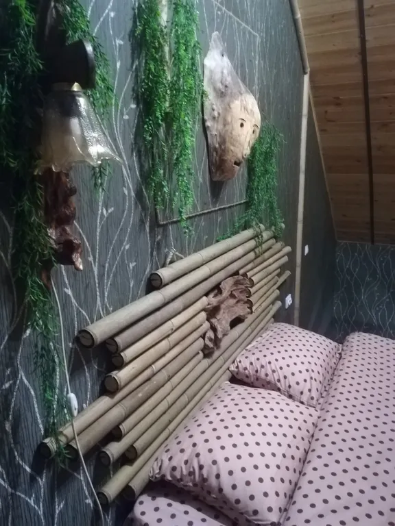 Дом у пруда