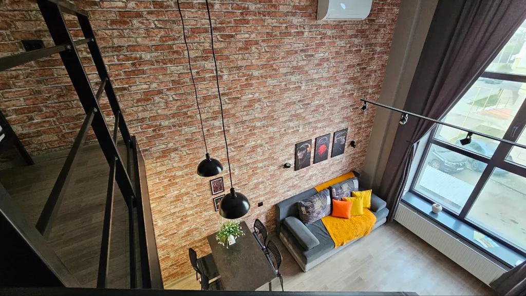 Двухуровневая студия недалеко от ЖД и автовокзала