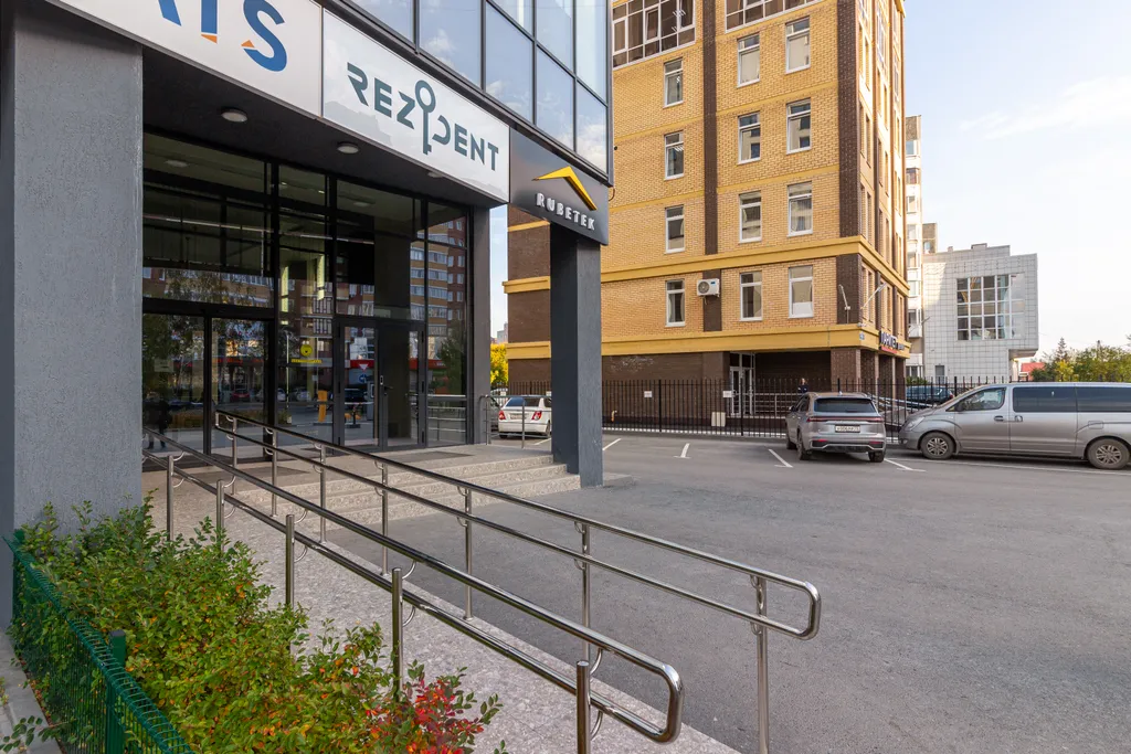 Двухуровневая студия с панорамным видом на город