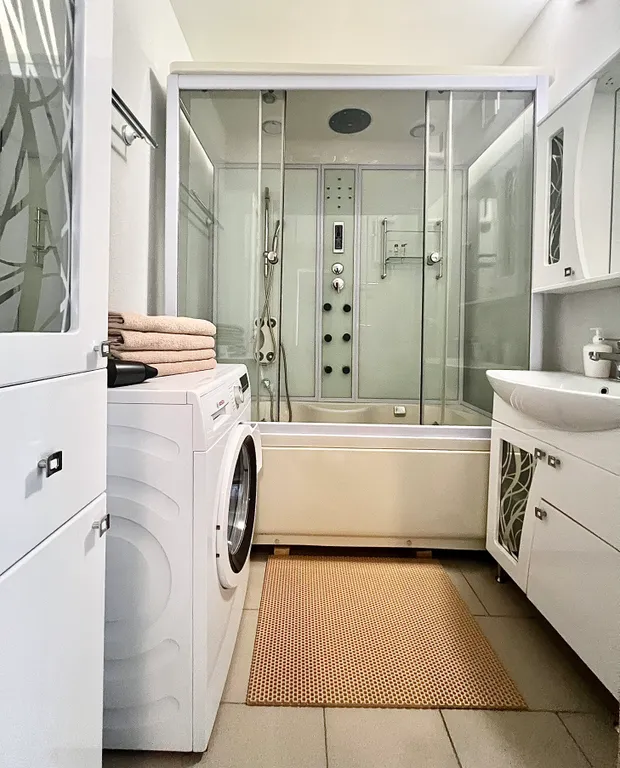 Видовая двухкомнатная квартира в тихом местечке