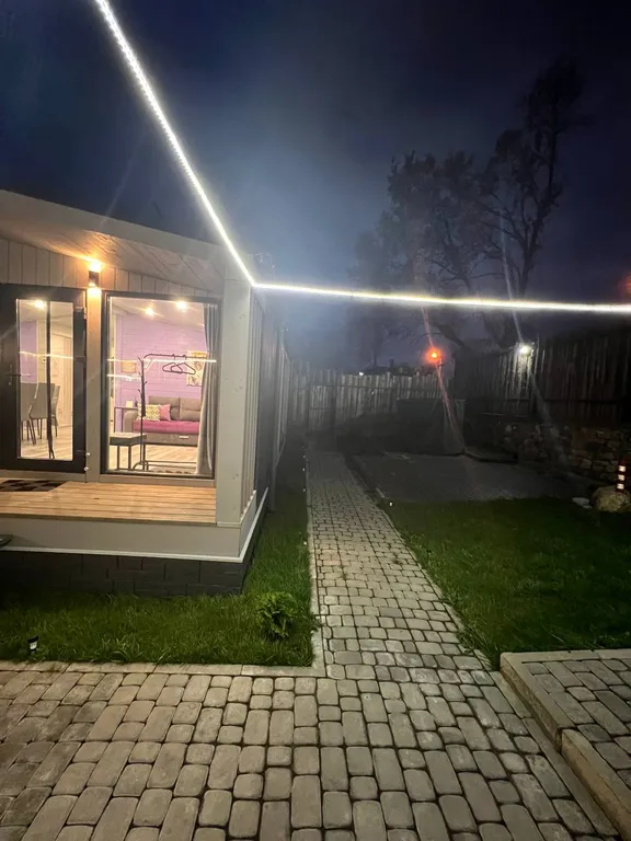 Уютный дизайнерский коттедж с территорией