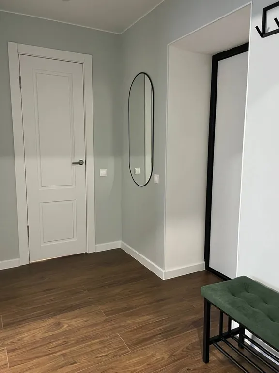 Стильная квартира с синей кухней