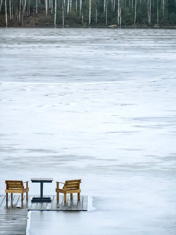 Дом на берегу озера в Карелии