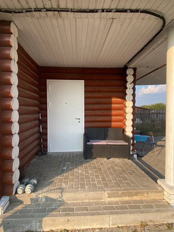 Дом с прудом