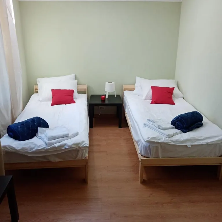 Уютный дом на берегу реки