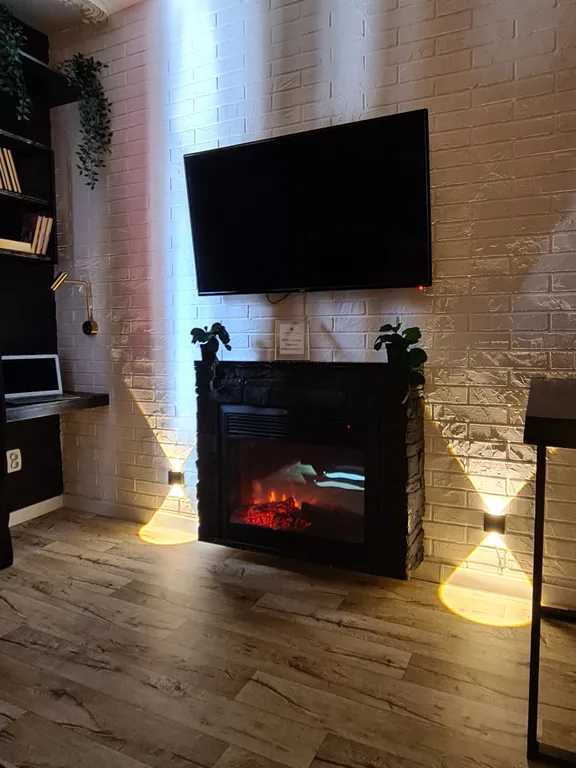 Студия с камином