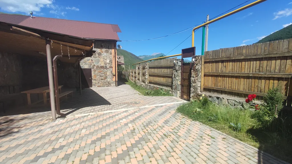 Коттедж с видом на горы и горную речку