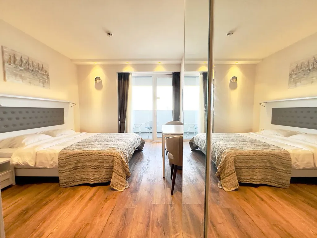 Alliance Palace, вид на старый город, море и горы