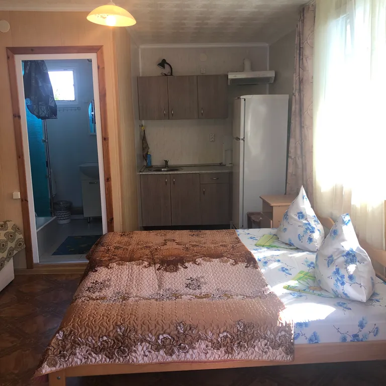 Коттедж - ТЕРЕМ 
Трёх-четырехместный семейный  номер с удобствами