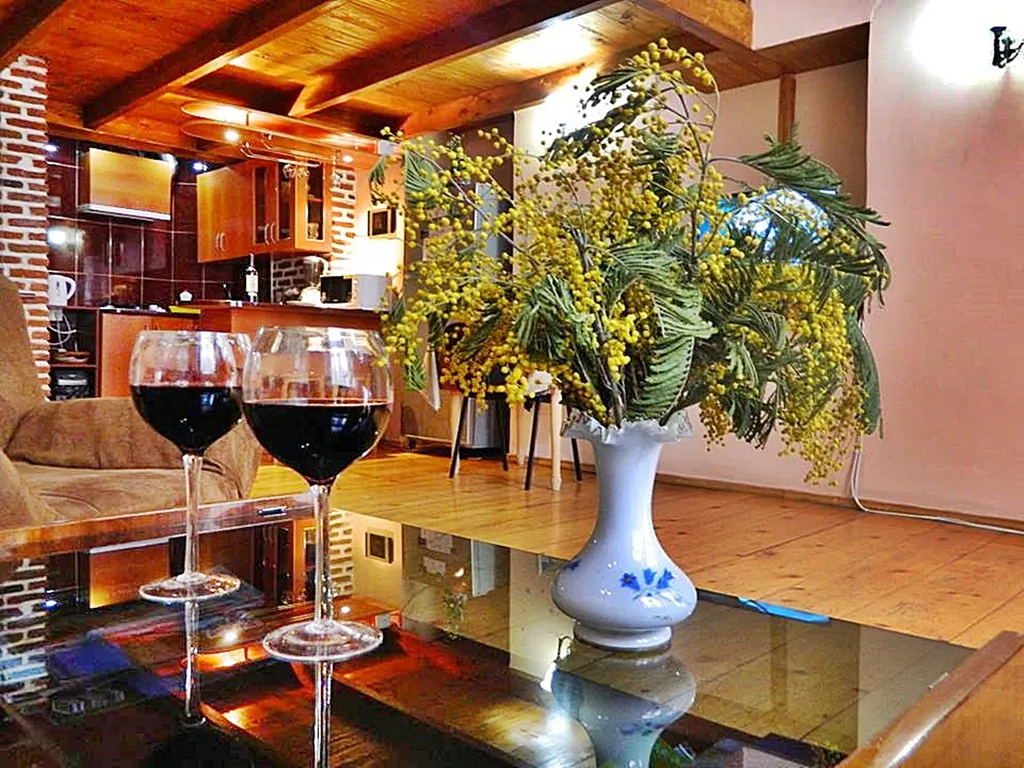 Двухуровневый апартамент с балконом в старом городе