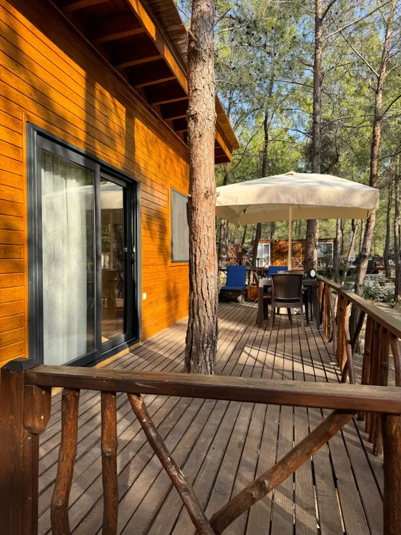 Просторное эко бунгало в сосновом лесу на побережье Турции