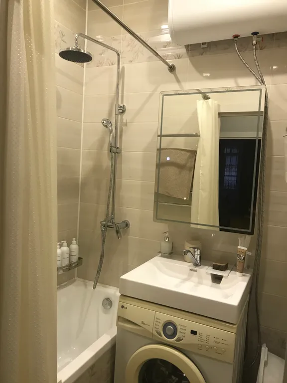 Однокомнатная квартира с окнами на парк Землячки рядом цирк, УДС Молот