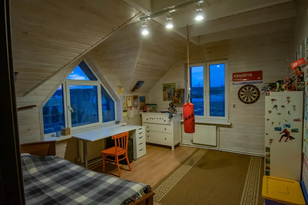 Просторный дом с живописным садом