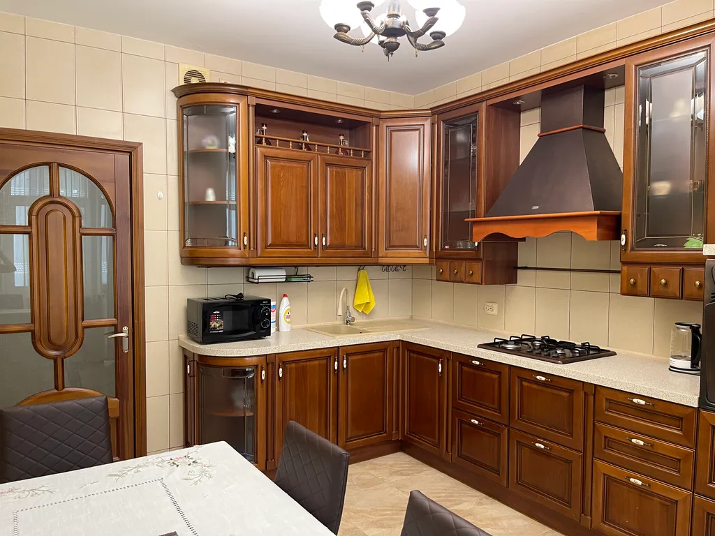 Уютная 4-х комнатная квартира в центре Евпатории с видом на море