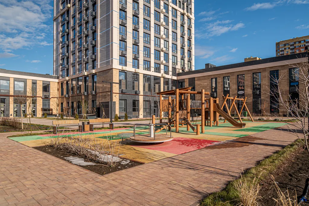 Дизайнерская квартира около сквера в бизнес -высотке