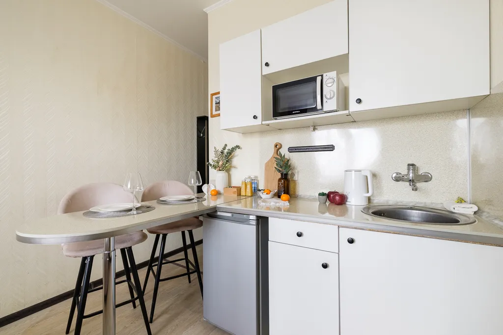 Студия-трансформер: барная стойка для завтраков, работы и ужинов