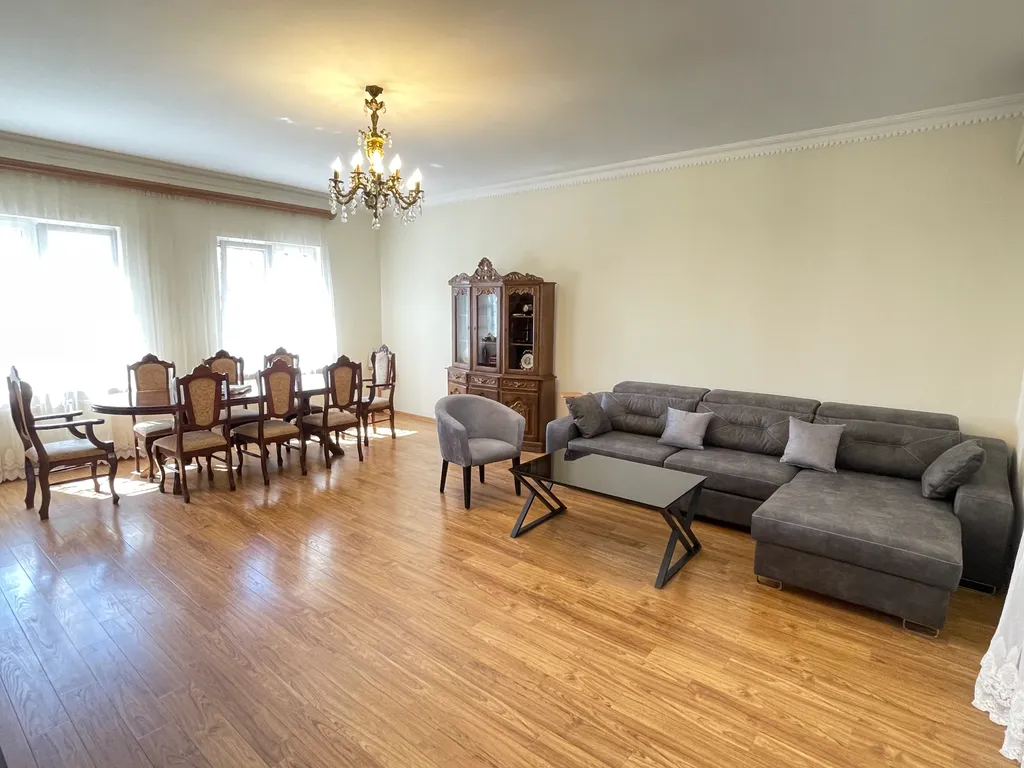 Шикарный дом в центре с бассейном