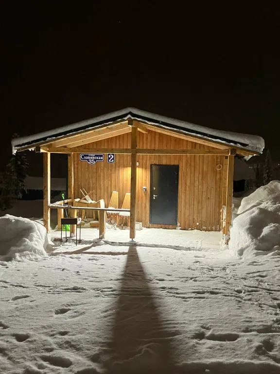 Коттедж Дом для отдыха с террасой и с двумя спальнями — Шерегеш