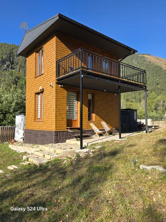 Домик с видом на горы