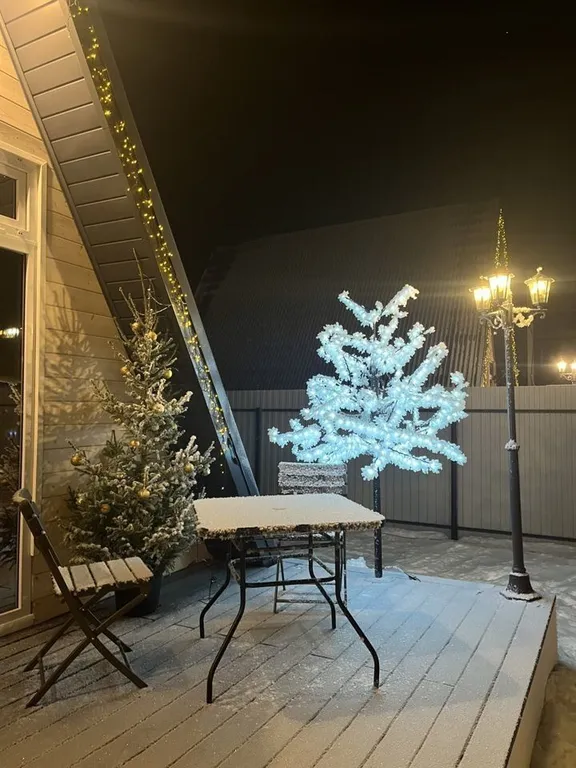 Уютный, современный домик в стиле а-фрейм