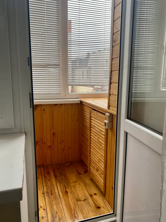 Рядом с черным озером