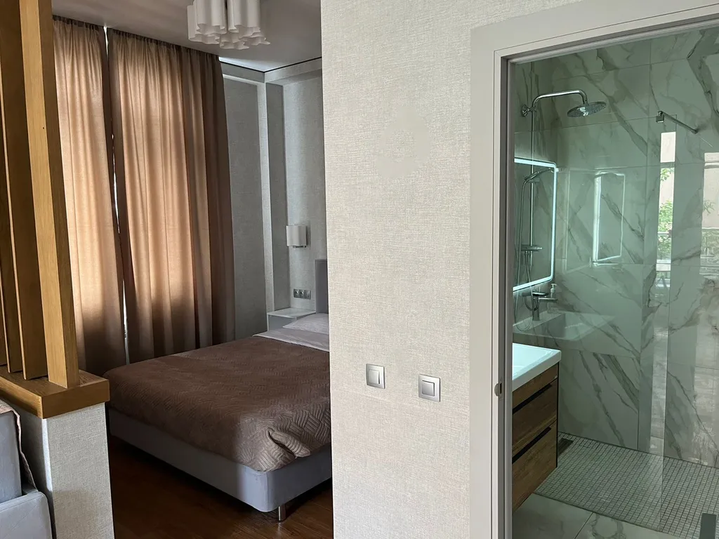 Апартамент-студия с кухней и балконом у моря