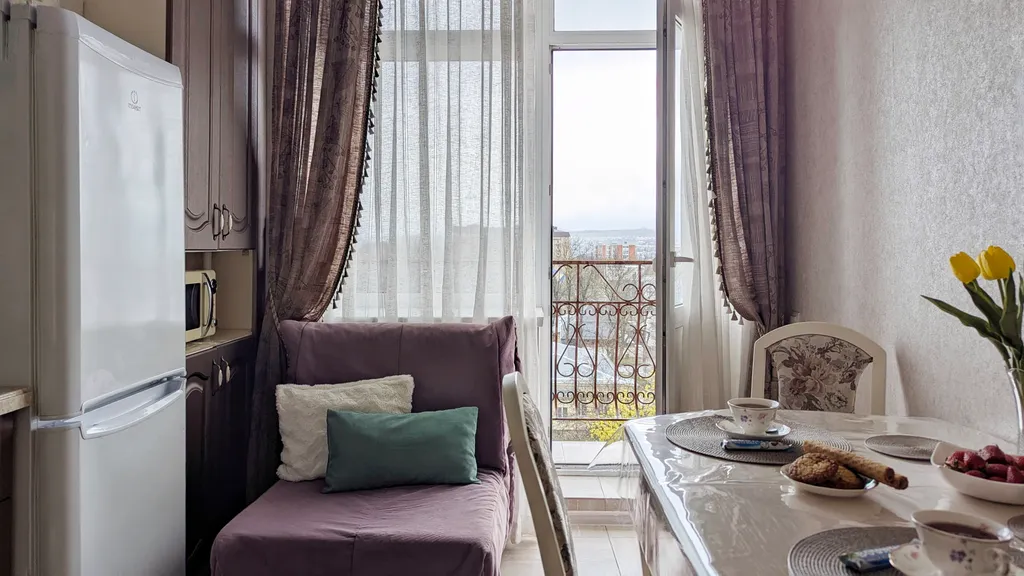 Светлая квартира c открытым балконом