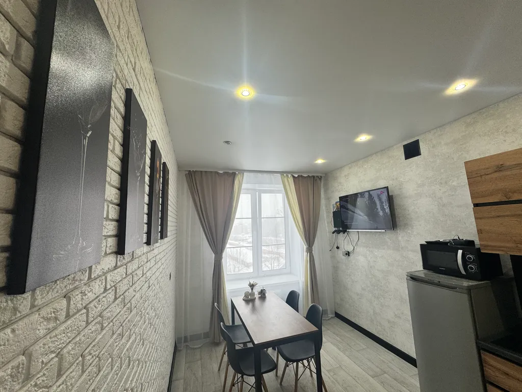 Большая Уютная 1-комнатная квартира,своя парковка,рядом магазин,центр