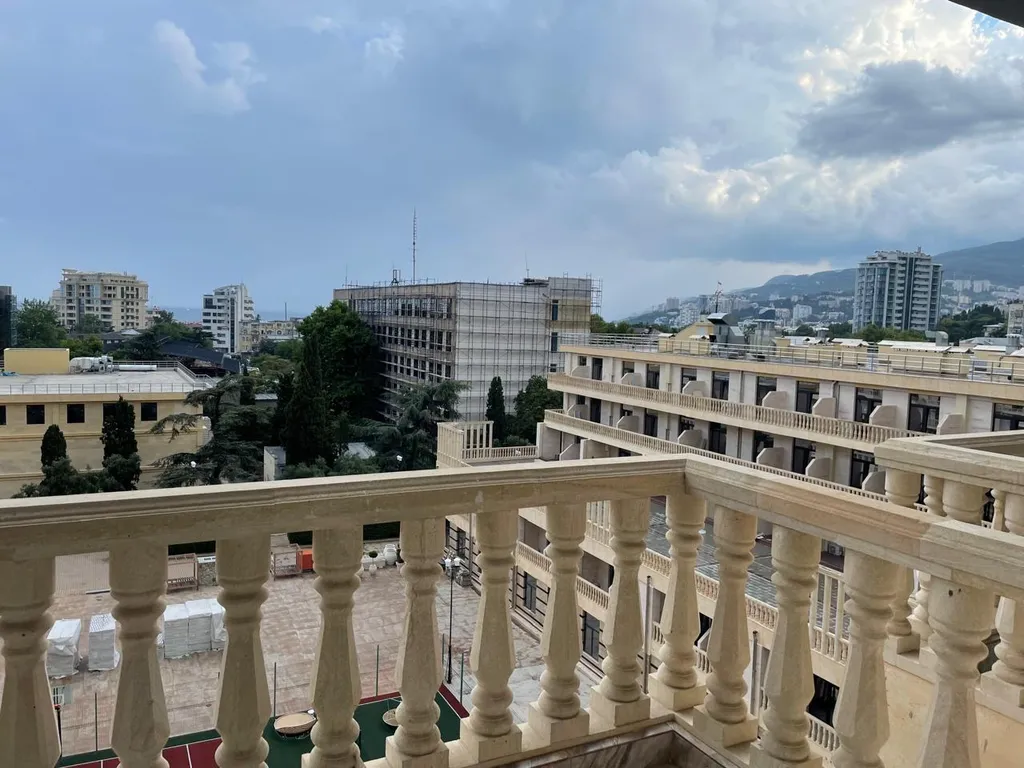 Просторная новая квартира с дизайнерским ремонтом и восхитительным пан