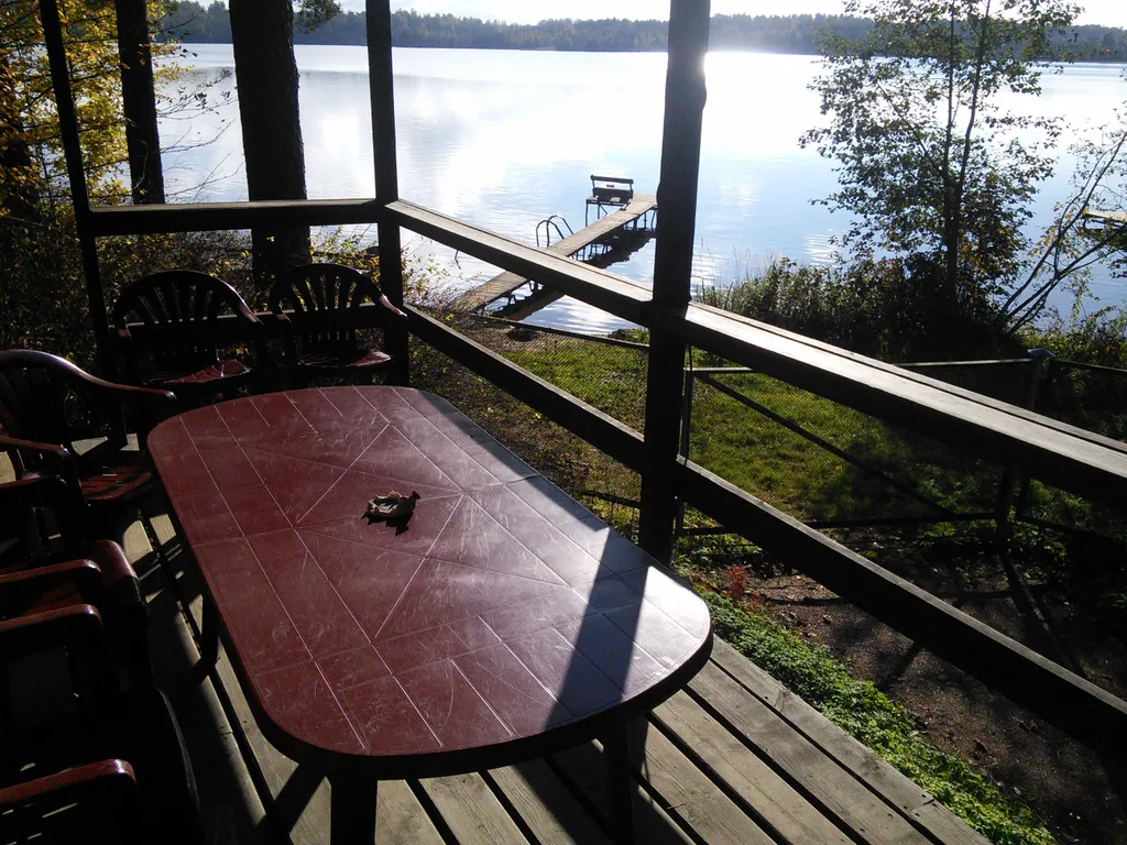 Дом на берегу озера